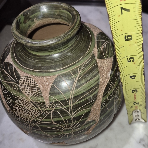 Collectible Vintage Pottery Vase from Nicaragua - Picture 3 of 3